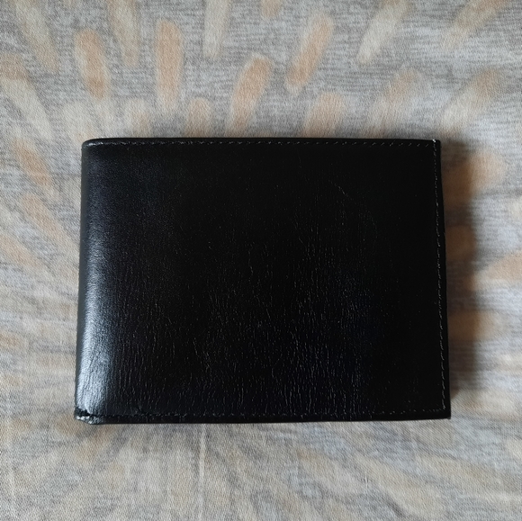 Other - Men's NWOT genuine leather wallet.